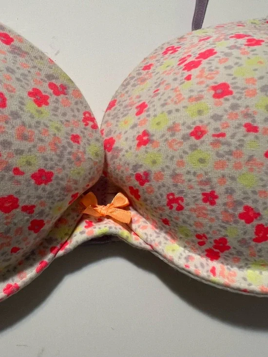 VS Plunge Bra. 38B - Picture 10 of 12